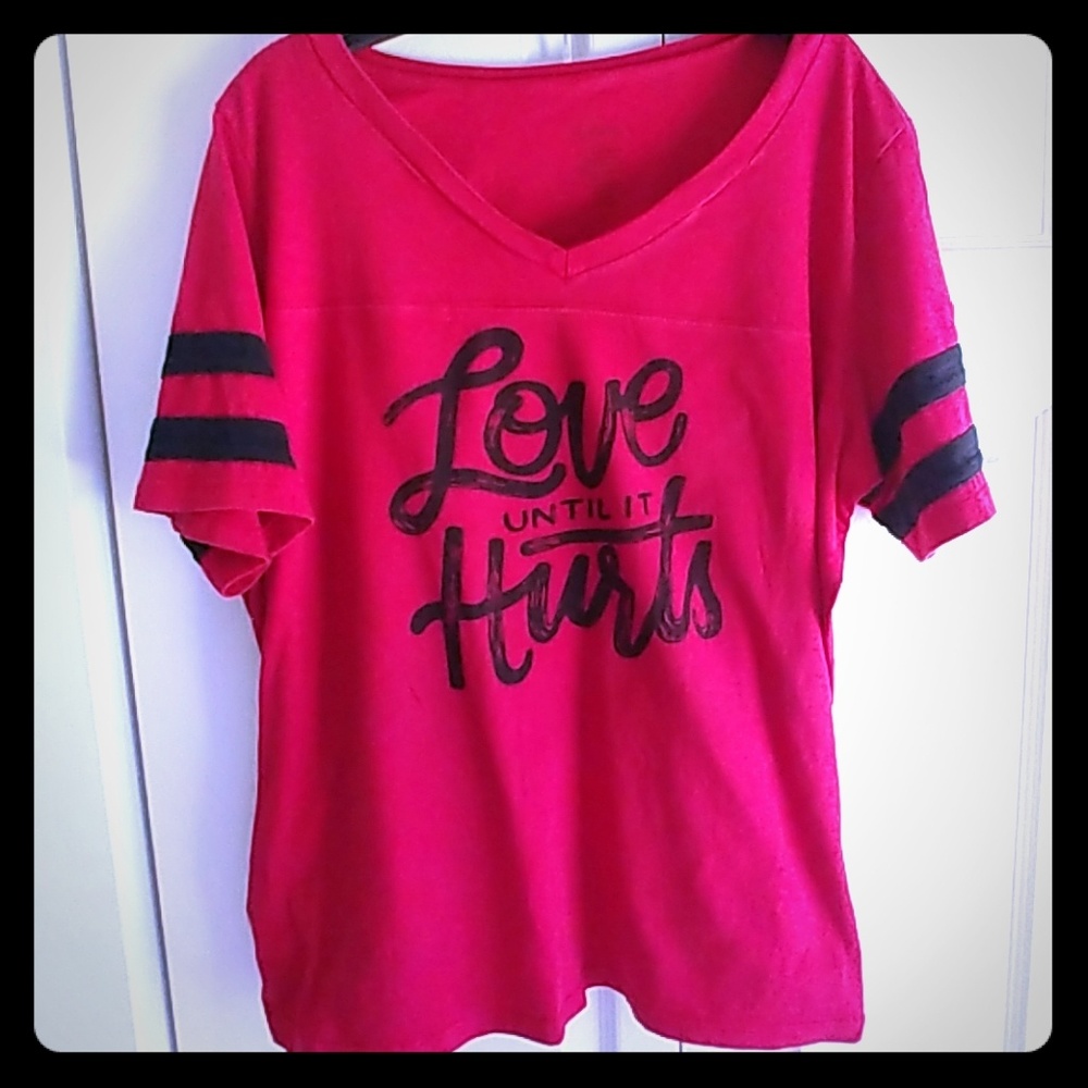 ❤️TORRID - Double striped sleeve -Love Hurts Tee